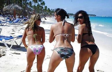 Bikinili Kizlar