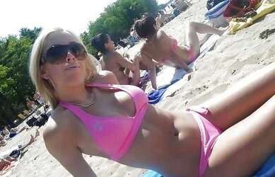 Bikinili Kizlar