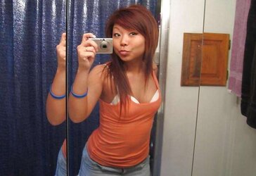 The chicks and the mirror
