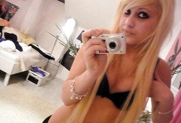 The chicks and the mirror