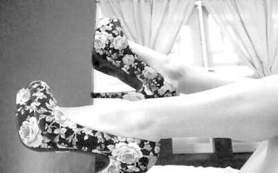 High-Heeled Slippers and gams five!