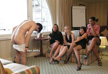 How we should recieve girls at home (CFNM)
