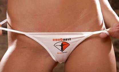 T-T-SHIRT STUNNER - SILVIA SAINT