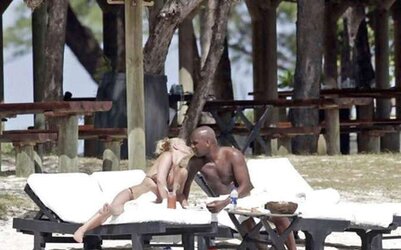Wives Wit Dark-Hued Boyfriends