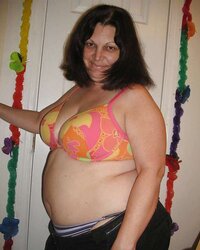 Older PLUMPER MUMMY (sans her daughter this time)