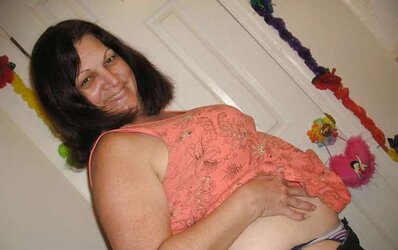 Older PLUMPER MUMMY (sans her daughter this time)