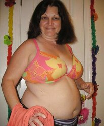 Older PLUMPER MUMMY (sans her daughter this time)