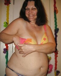 Older PLUMPER MUMMY (sans her daughter this time)