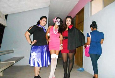 Mexicanas en pantimedias mexican dolls in tights