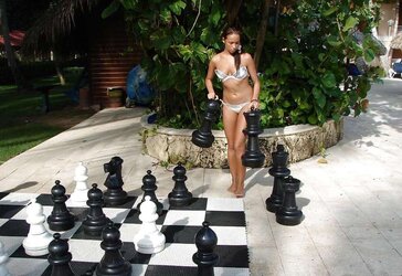 Stole Vacation Photos - Nice Black-Haired