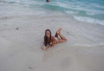 Stole Vacation Photos - Nice Black-Haired