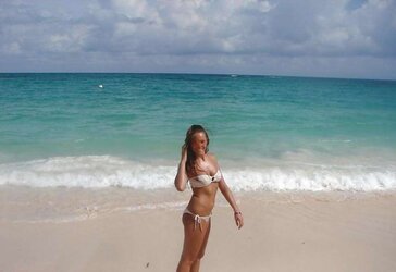 Stole Vacation Photos - Nice Black-Haired