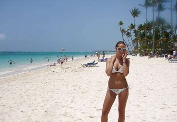 Stole Vacation Photos - Nice Black-Haired