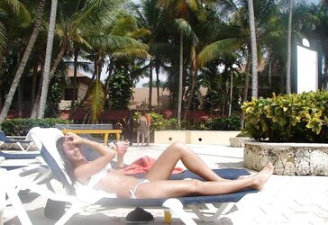 Stole Vacation Photos - Nice Black-Haired