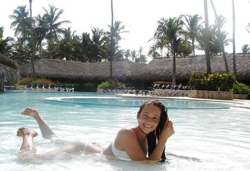 Stole Vacation Photos - Nice Black-Haired