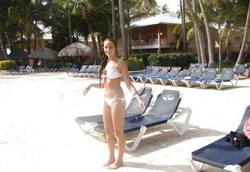 Stole Vacation Photos - Nice Black-Haired