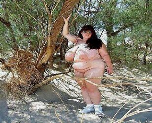 Naked BBWs outdoor