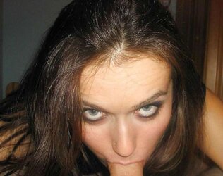 DEEP-THROATING WOMEN