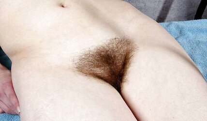 SUPER HOT AND UNSHAVED - MOLLY