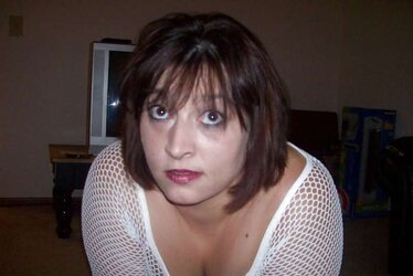 PLUMPER HottwifeMacy poses in white