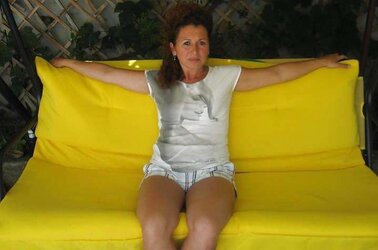 Dutch mature mom. How would you penetrate her?