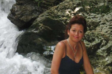Dutch mature mom. How would you penetrate her?