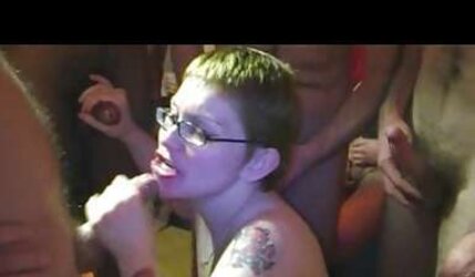 Steph Debar Bukkake en club libertin