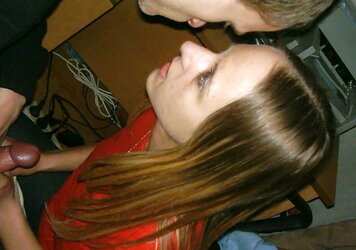 Lovely blonde hoe blowage