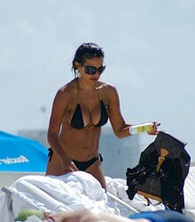 Vida Guerra displays astounding caboose and breasts in panty swimsuit