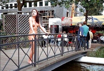 TRULY MOLTEN WOMEN IN PUBLIC
