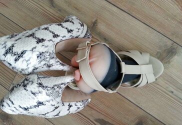 High High-Heeled Slippers and Boogina