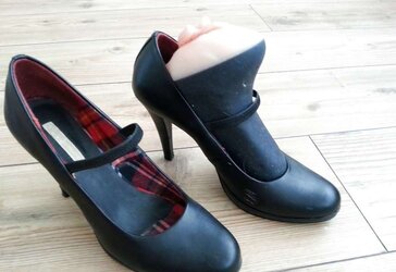High High-Heeled Slippers and Boogina