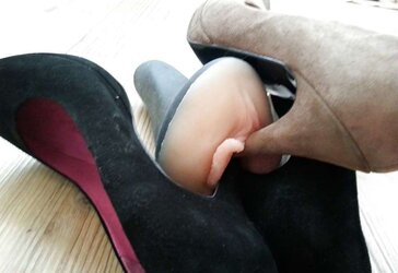 High High-Heeled Slippers and Boogina