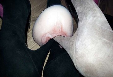 High High-Heeled Slippers and Boogina