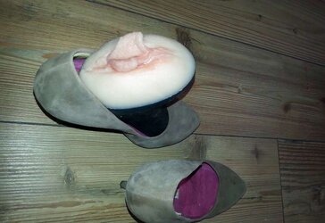 High High-Heeled Slippers and Boogina