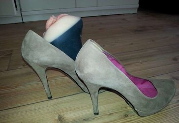 High High-Heeled Slippers and Boogina