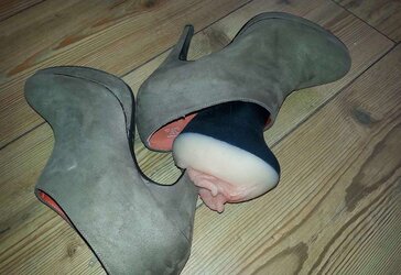 High High-Heeled Slippers and Boogina