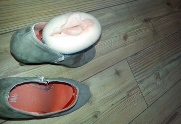 High High-Heeled Slippers and Boogina