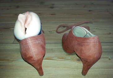 High High-Heeled Slippers and Boogina