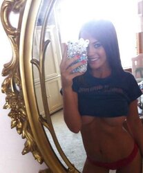 Stunning Inexperienced Femmes Selfshot