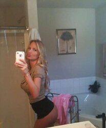 Stunning Inexperienced Femmes Selfshot