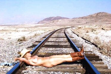 066 nude in the railway