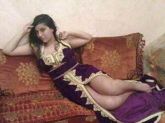 Inexperienced Mummy Arab Chicks