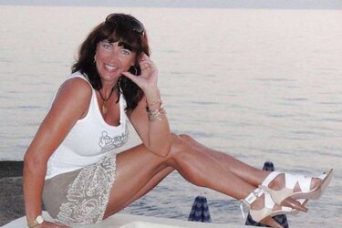 Stunning mature femmes 109( clothed)