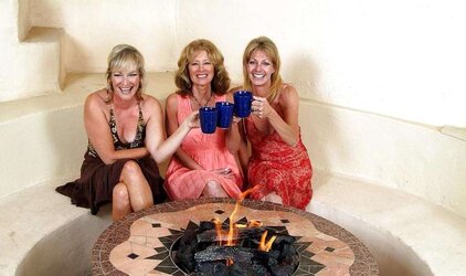 3 mature gal do striptease.