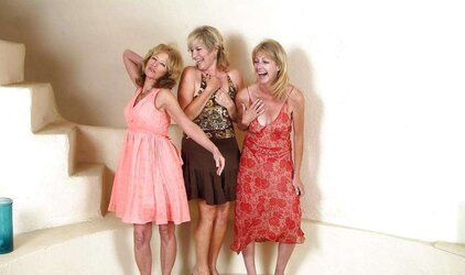 3 mature gal do striptease.