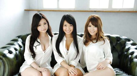 Nana Ogura and buddies