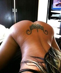 Housewife009 introduces her culo rear end