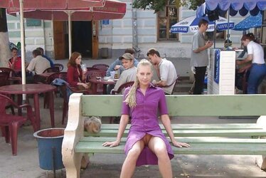 BARE UPSKIRT FEMMES