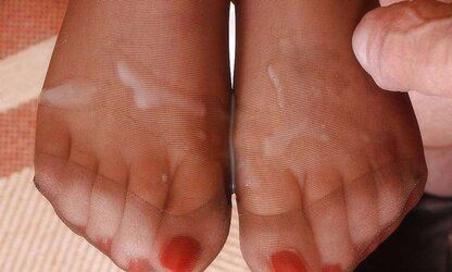 Footjob nylon